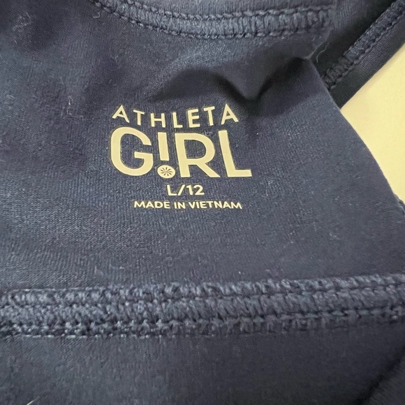 in super good condition and has only been worn a few times! - Picture 2 of 3